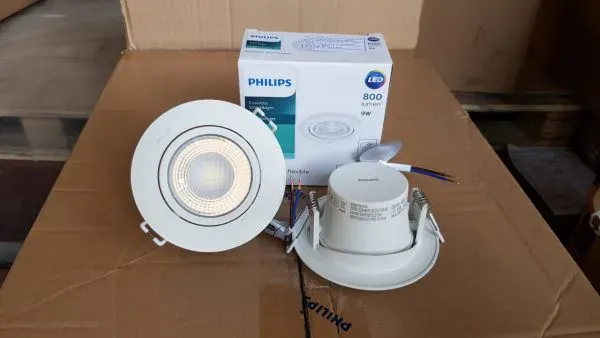 den-led-am-tran-philips-rs100-600x338-large